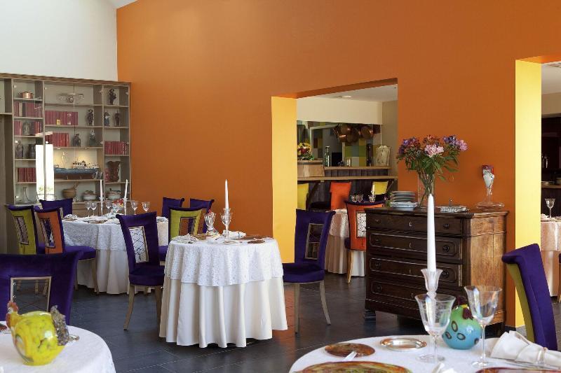 Logis Hotel O En Couleur Oucques-la-Nouvelle Exterior foto