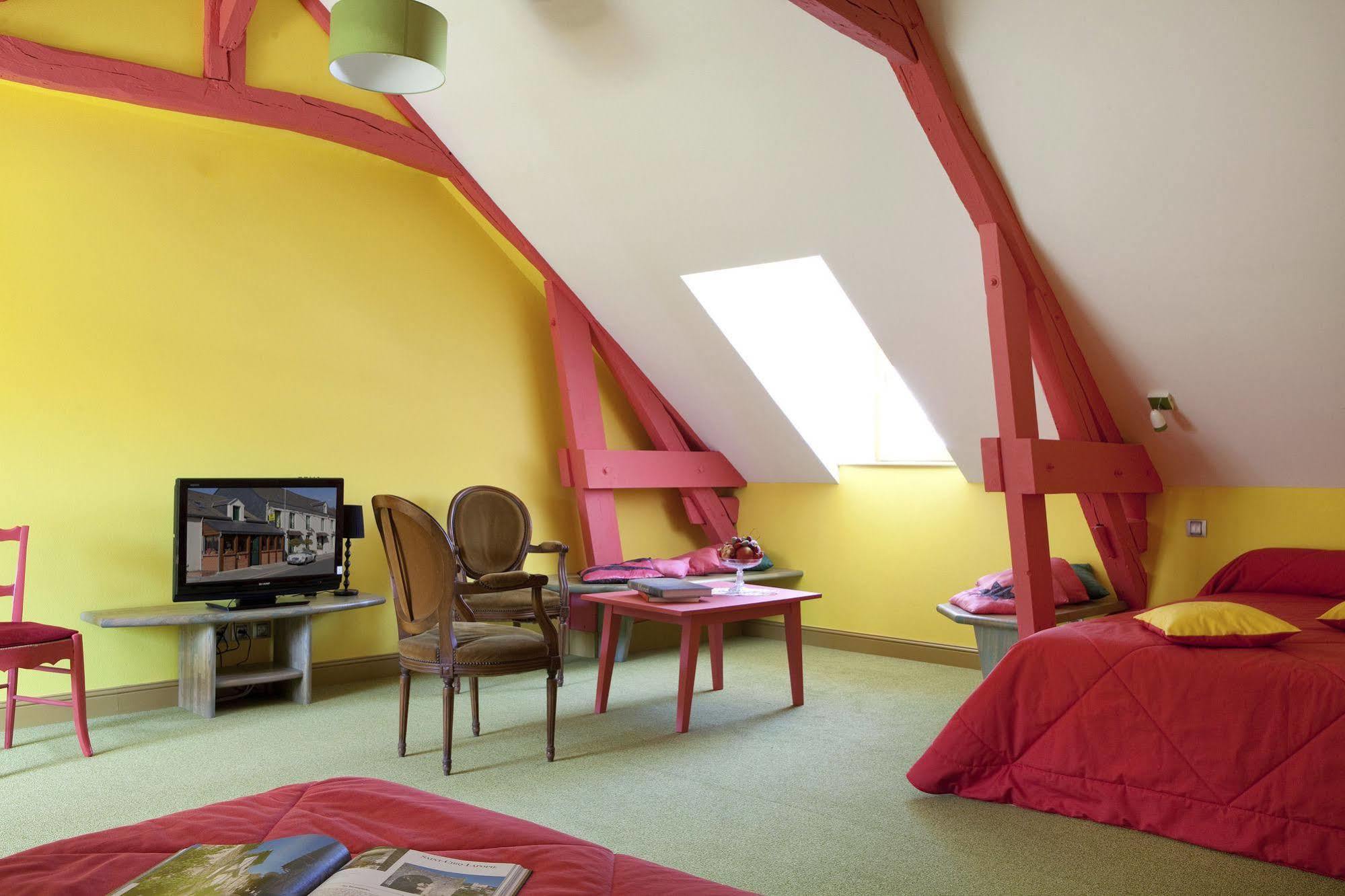 Logis Hotel O En Couleur Oucques-la-Nouvelle Exterior foto